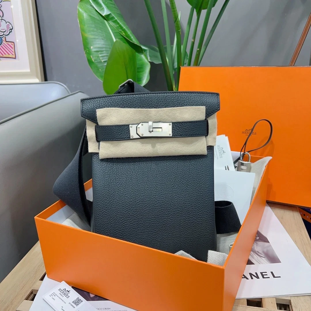 99新 Hermes/爱马仕 小花JerryHac a Dos 17朦胧灰 W刻 银扣包
