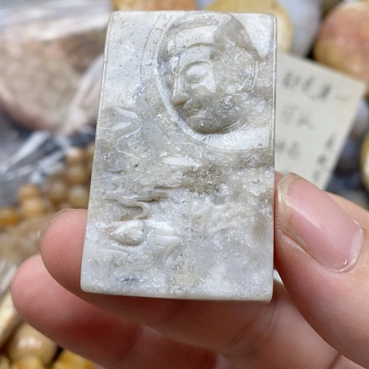 硅化珊瑚（珊瑚玉）未镶嵌颈饰