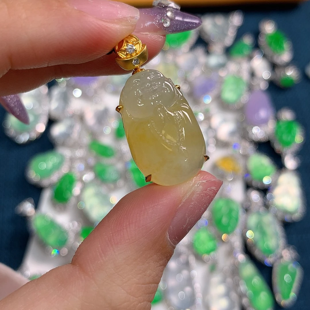 翡翠颈饰18K金镶嵌阿弥陀佛