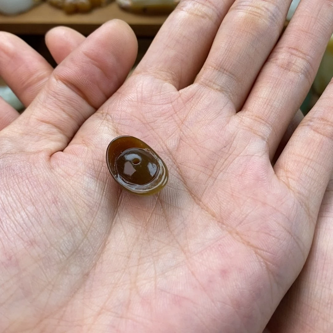 和田玉（糖玉）未镶嵌颈饰铭****