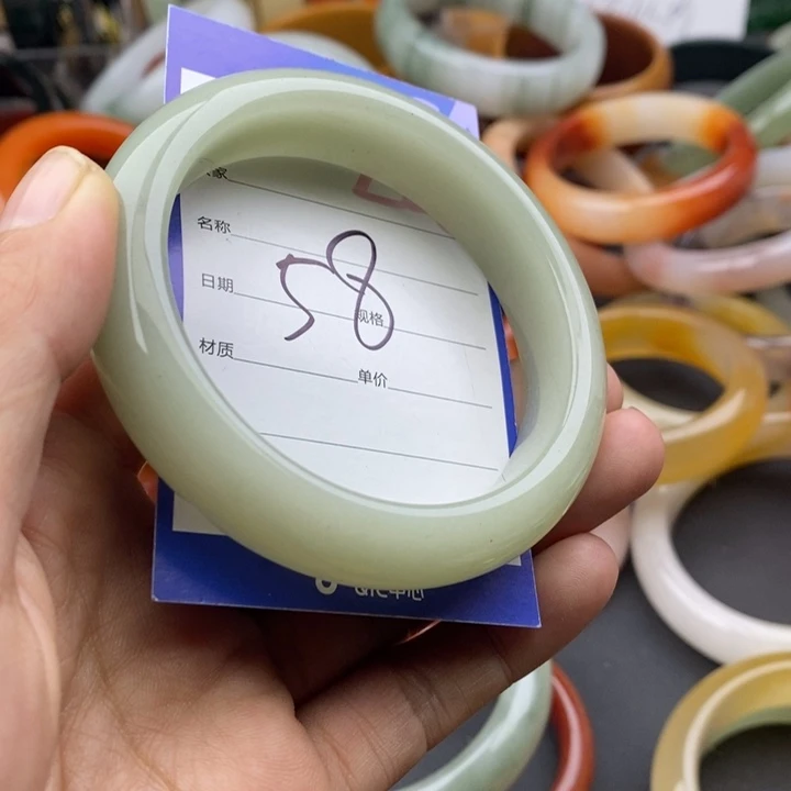 未镶嵌手镯石英质玉