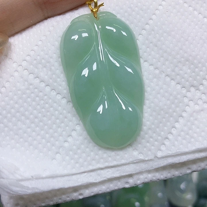 翡翠未镶嵌颈饰挂件