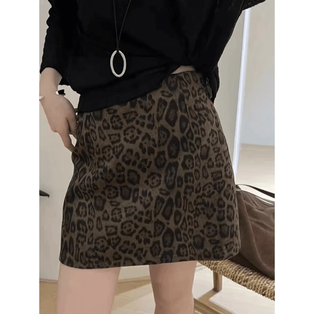 麂皮绒豹纹短裙春秋冬新款洋气高腰a字裙时尚百搭复古包臀半身裙