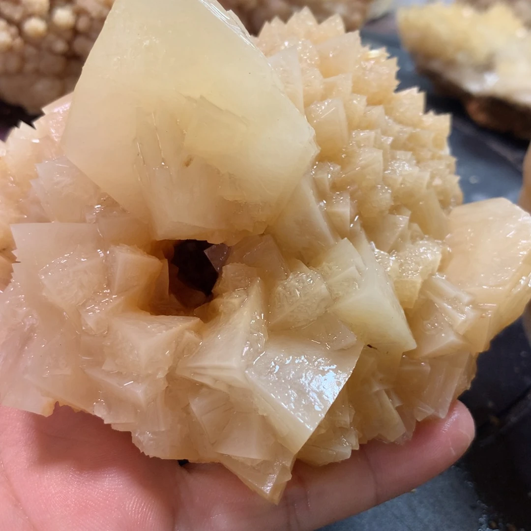凌***艺纯天然钟乳石质地坚硬