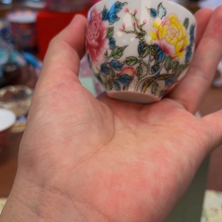 花花绿绿地在火山直播分享