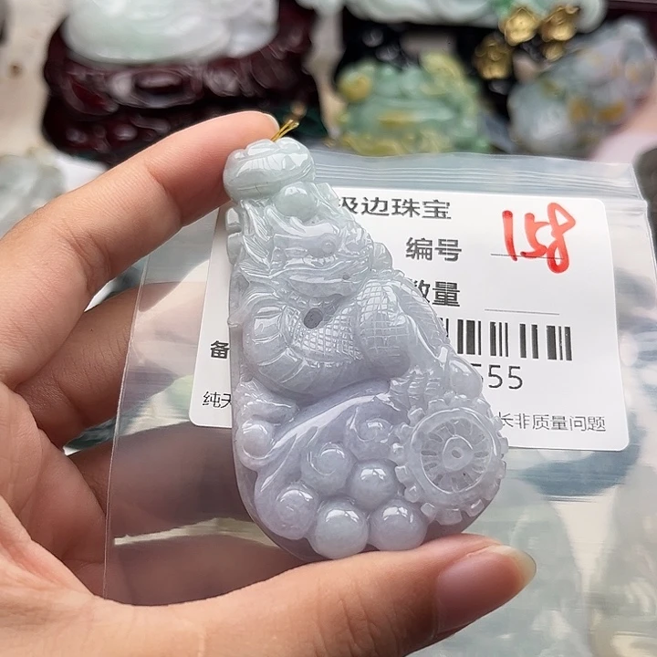 翡翠未镶嵌颈饰挂件