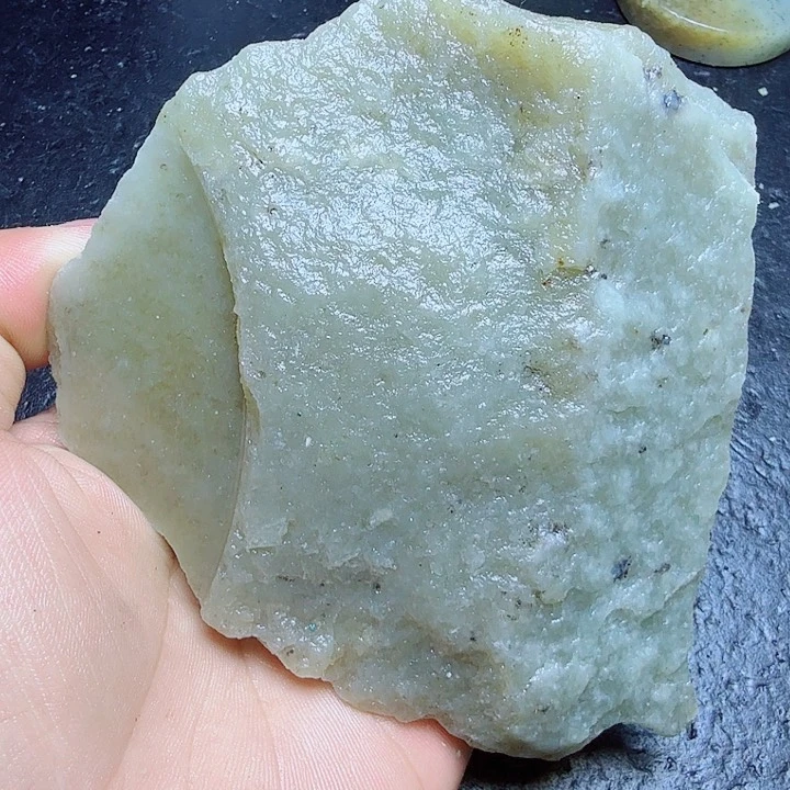 和田玉（糖玉）未镶嵌珠宝奇石
