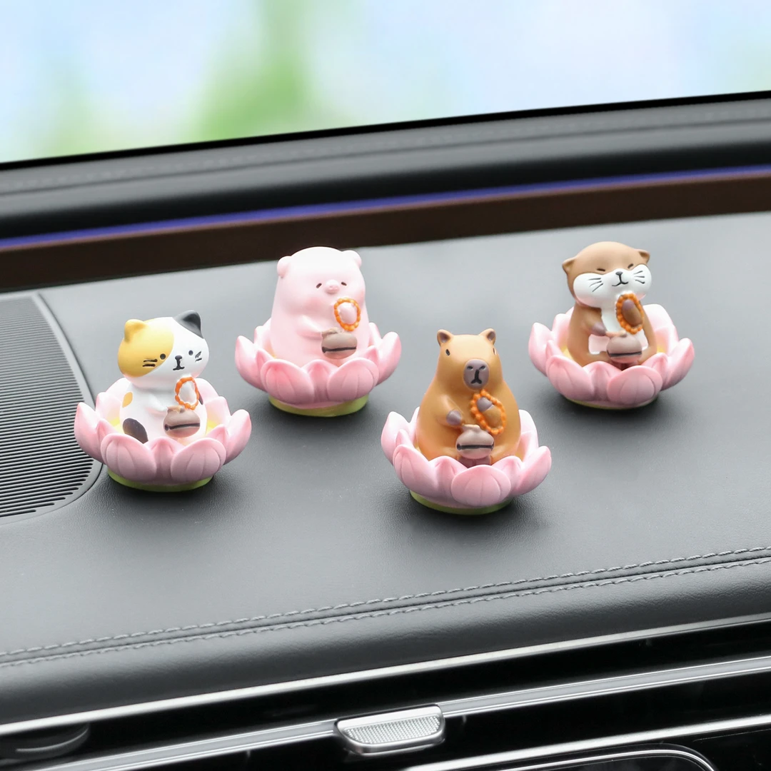 2025新款汽车佛系好运莲莲车摆件可爱精致树脂公仔办公室桌面礼物