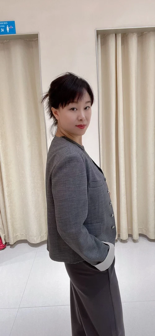 迪家时尚极致灰外套