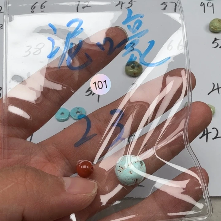南红玛瑙未镶嵌珠宝奇石泥**?
