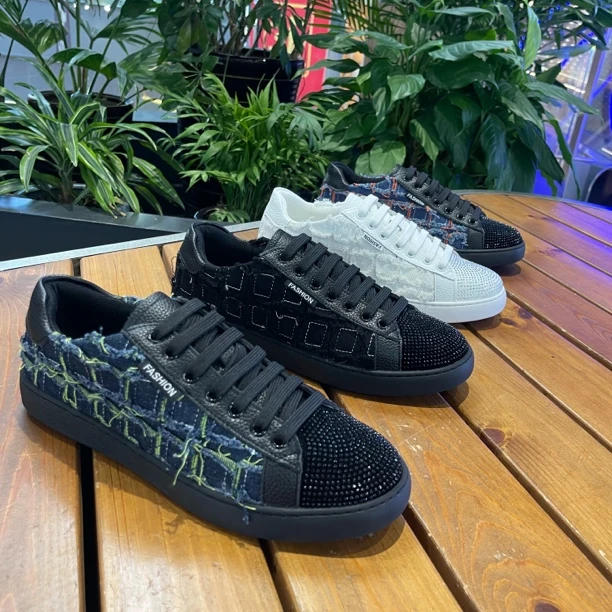 2025新款百搭舒适黑色牛仔乞丐水钻亮片板鞋