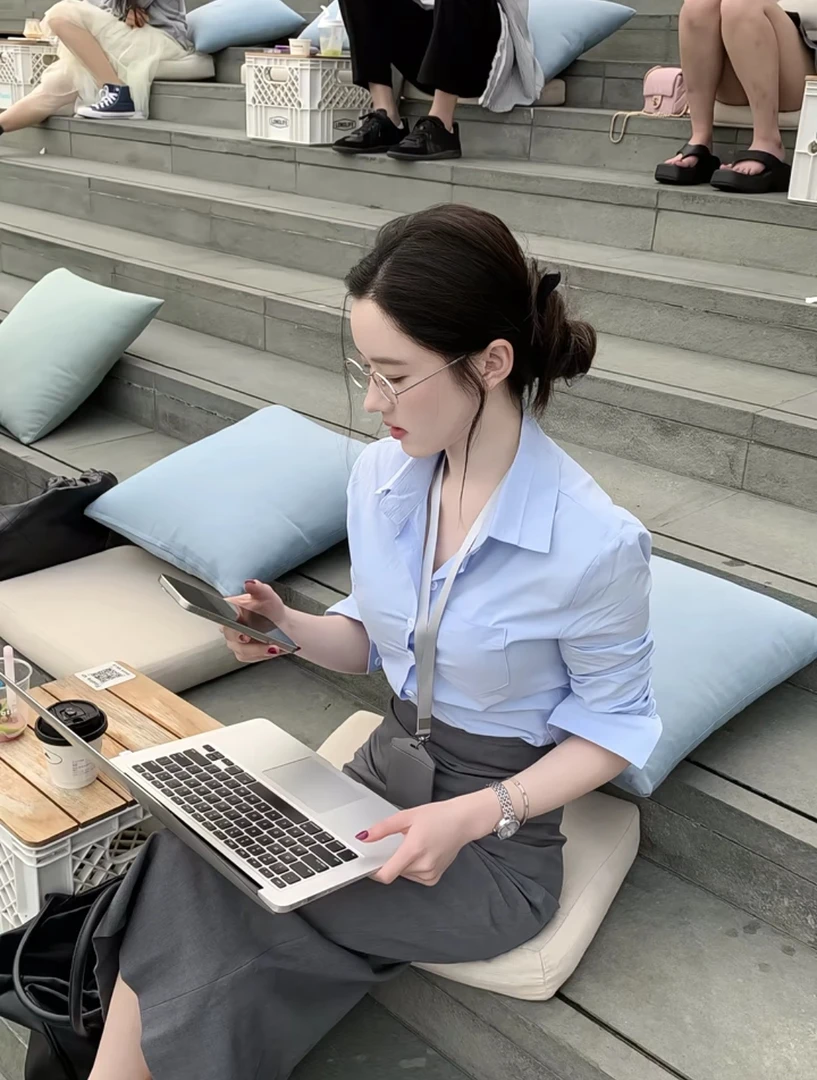 【梦巴黎】时尚蓝色衬衫上衣超显白气质显瘦搭配高腰修身长款半裙