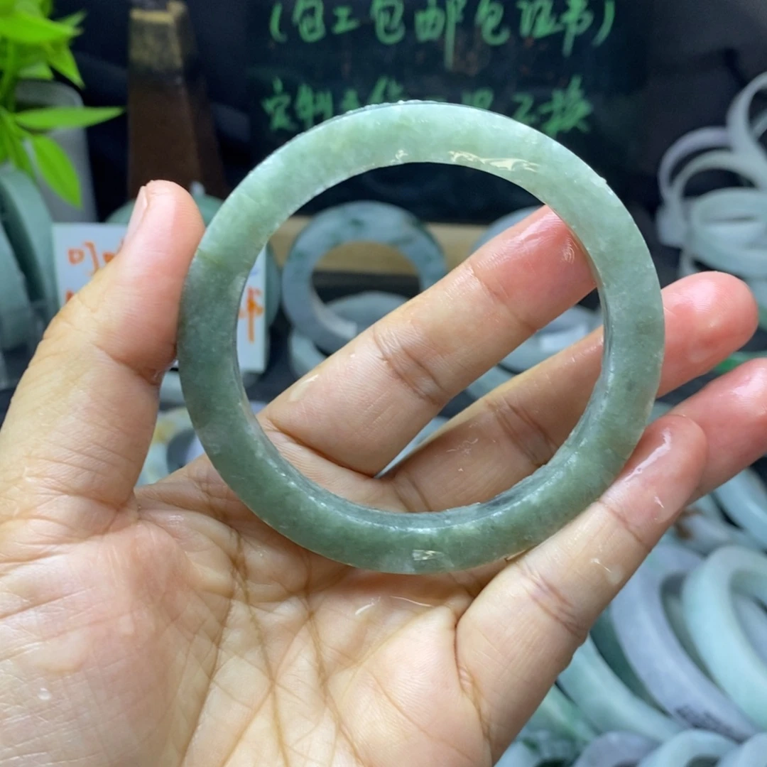 定制翡翠未镶嵌手镯