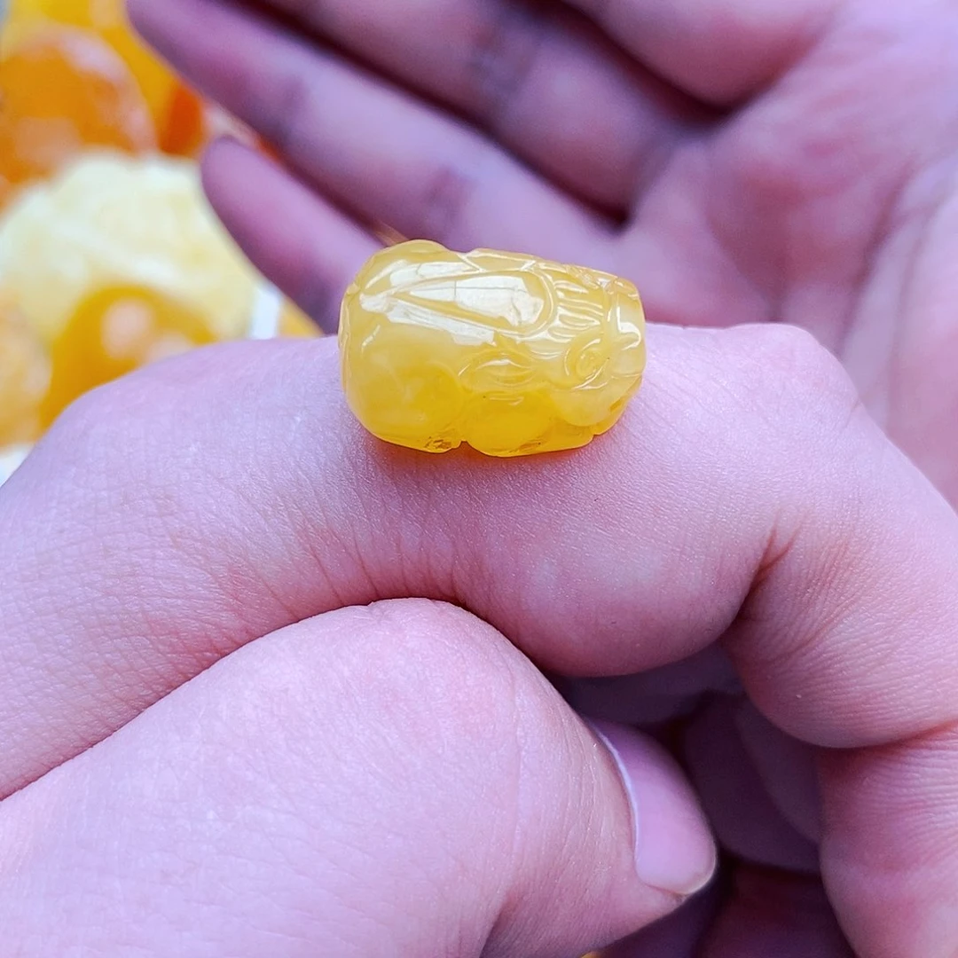 未镶嵌琥珀珠宝奇石