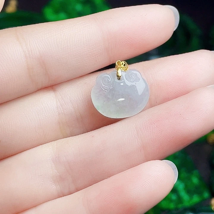 翡翠18K金镶嵌颈饰多样性