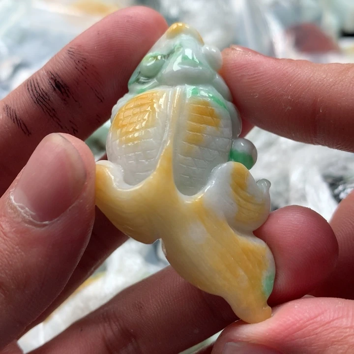 翡翠未镶嵌颈饰保真天然a货翡翠