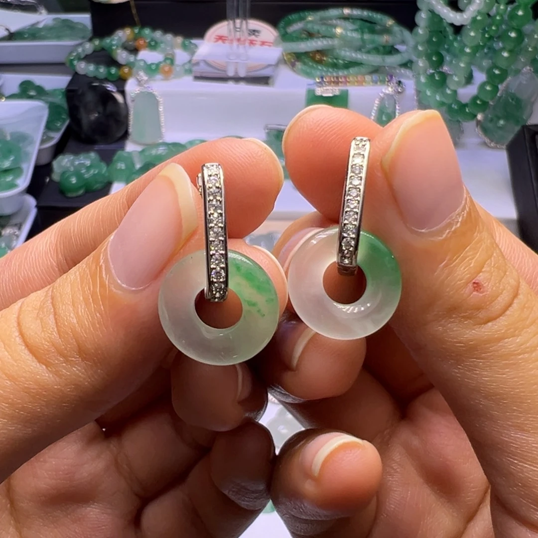 签***签颈饰未镶嵌石英质玉（非洲翠）