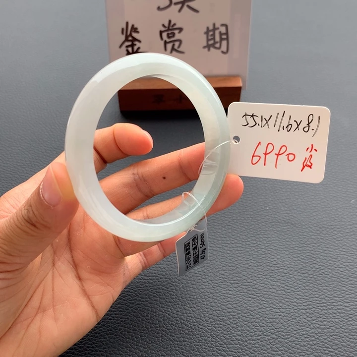 翡翠手镯未镶嵌翡翠手镯