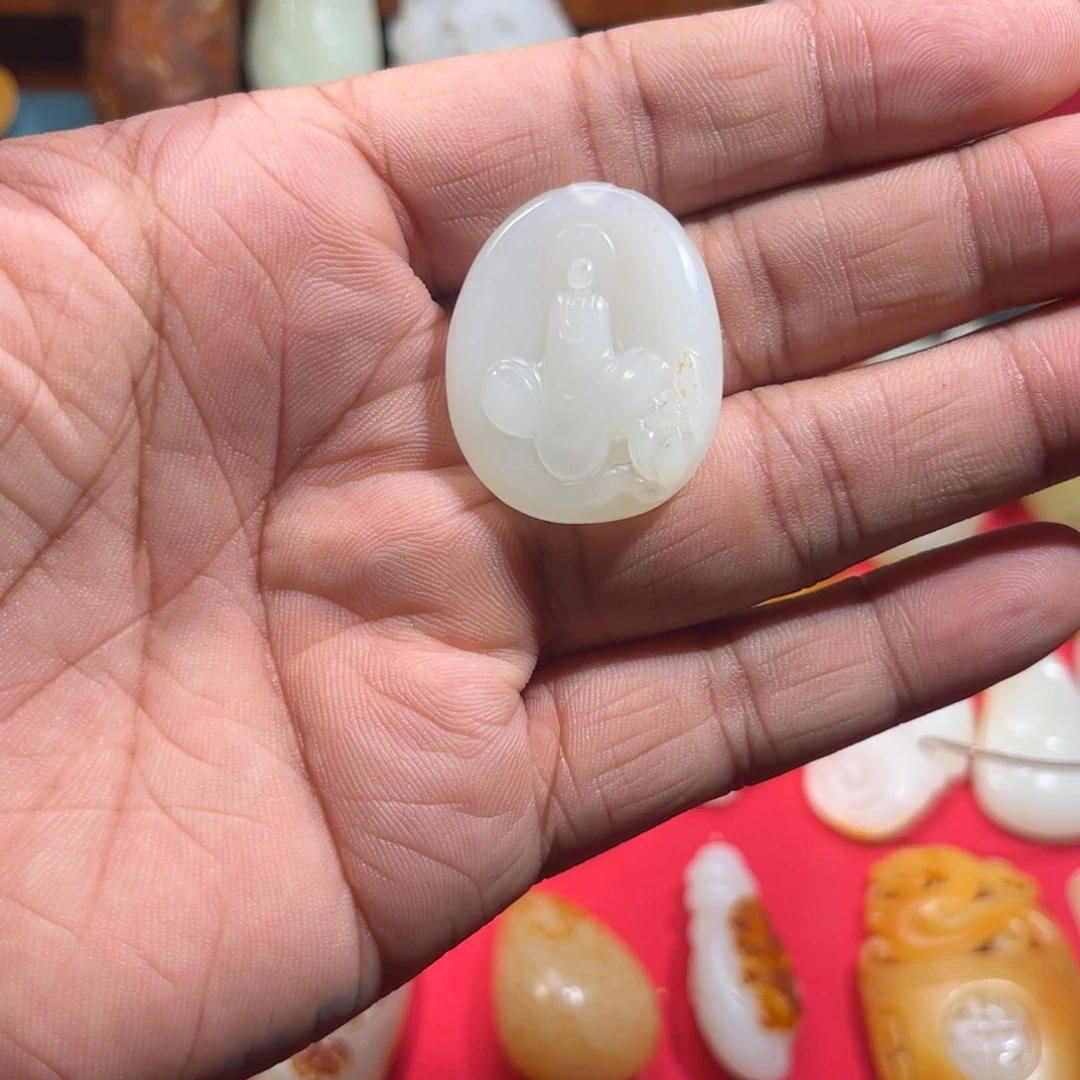 简***单颈饰未镶嵌和田玉