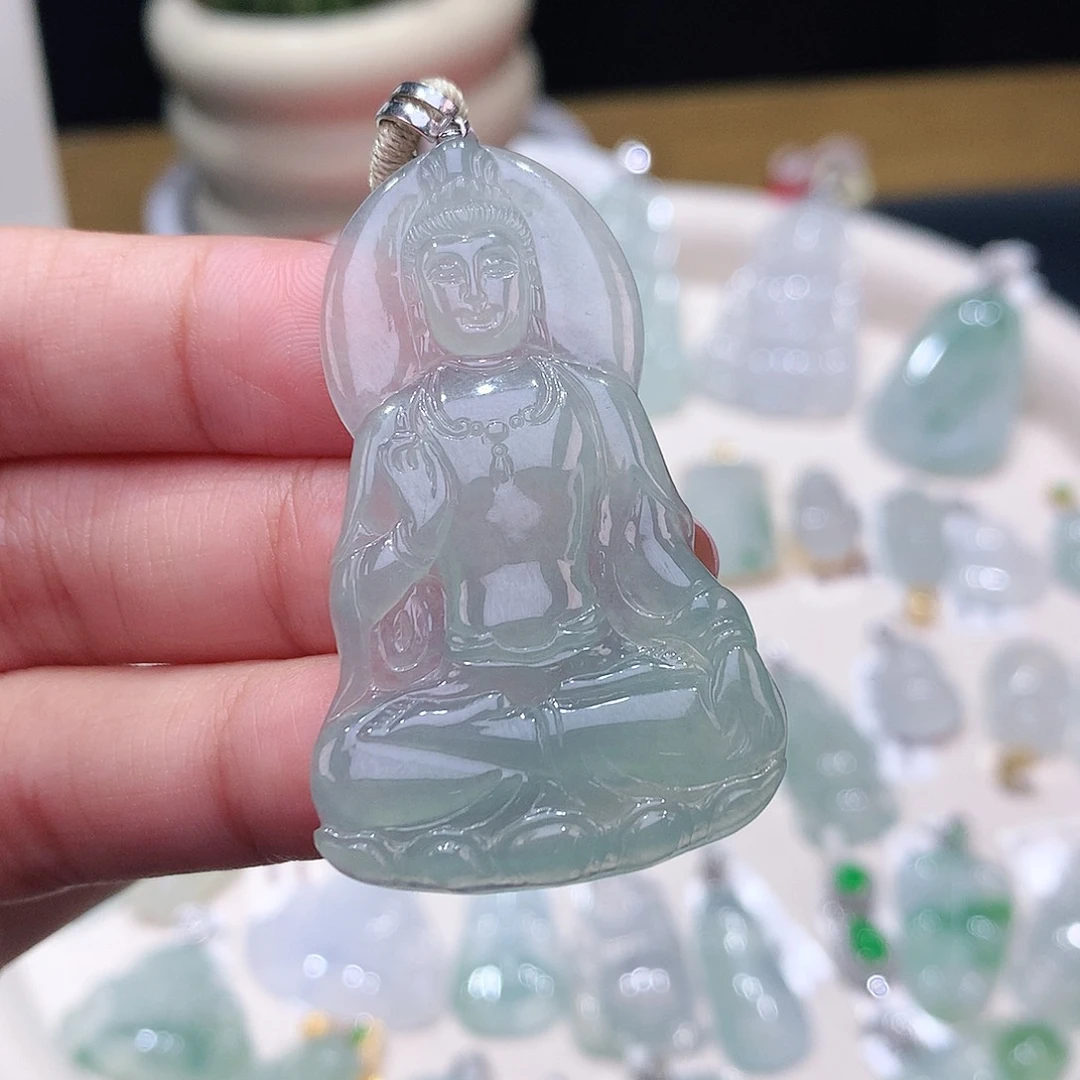 颈饰18K金镶嵌翡翠观音