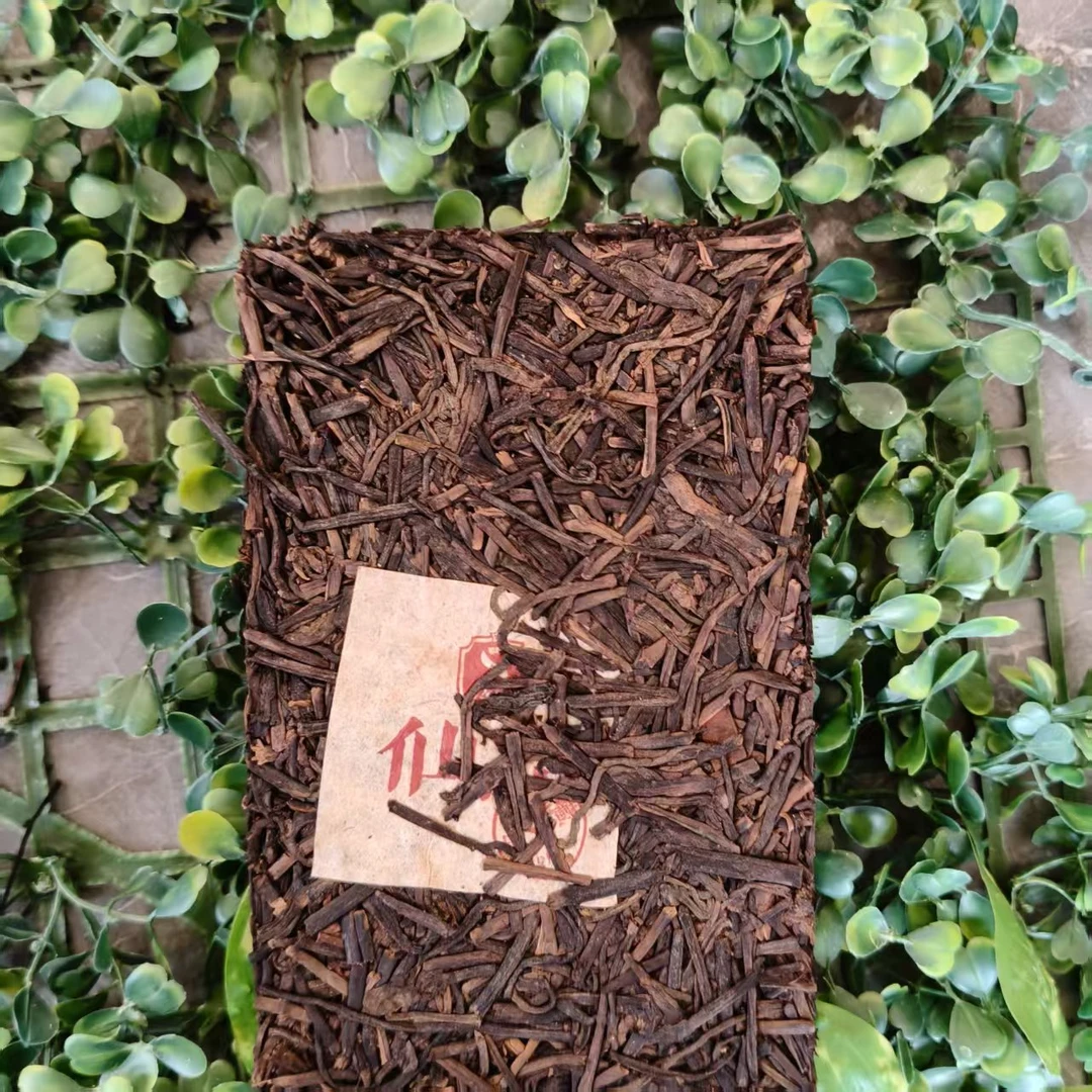 雨腾古茶  “筑J大圆M”黑金刚天地YY原L根200g/砖生茶（5月29）