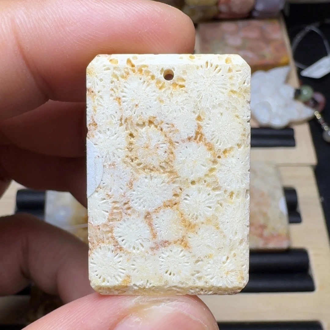 未镶嵌纯天然色有机玉石保真色硅化玉