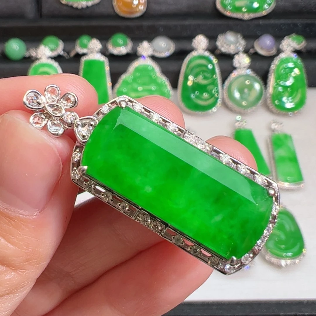 翡翠吊坠(不含链)18K金镶嵌