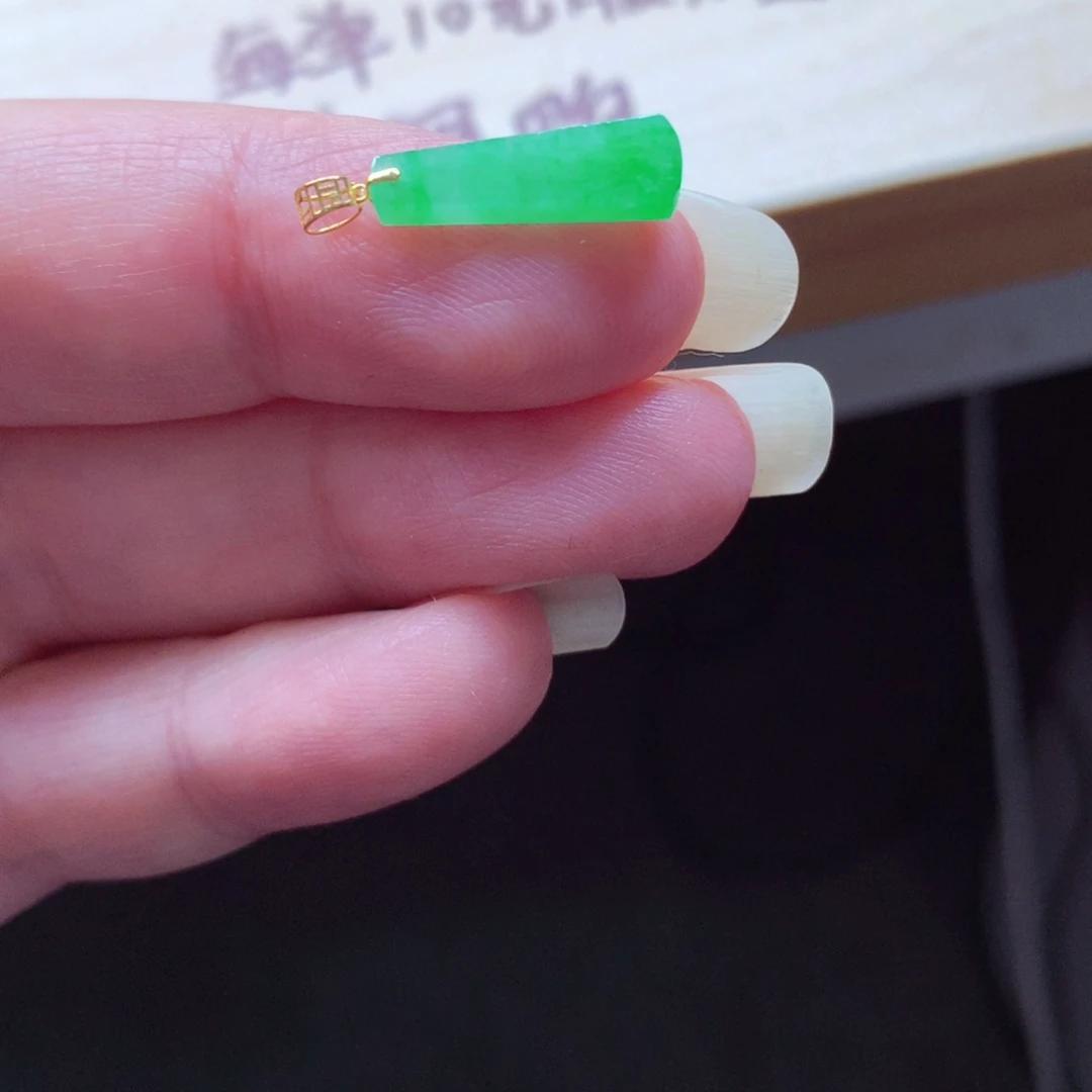 翡翠颈饰未镶嵌吊坠