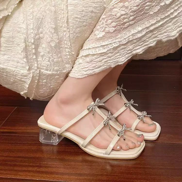 水钻一字带拖鞋女2025夏季外穿仙女风法式蝴蝶结粗跟外穿凉拖鞋女