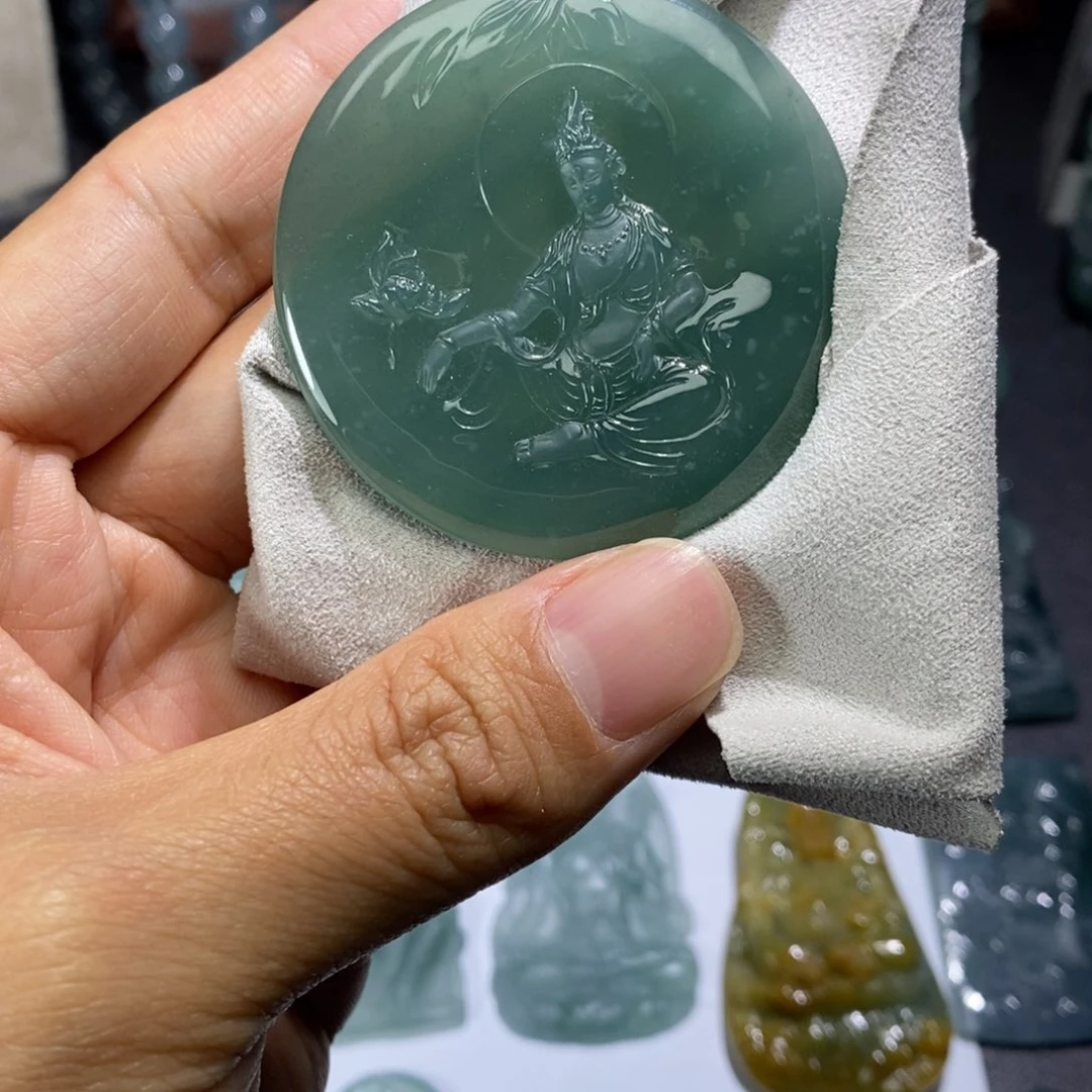 定制翡翠未镶嵌自在观音