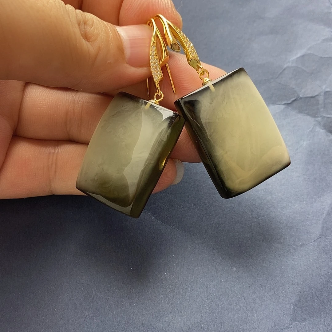 裸石琥珀未镶嵌耳坠