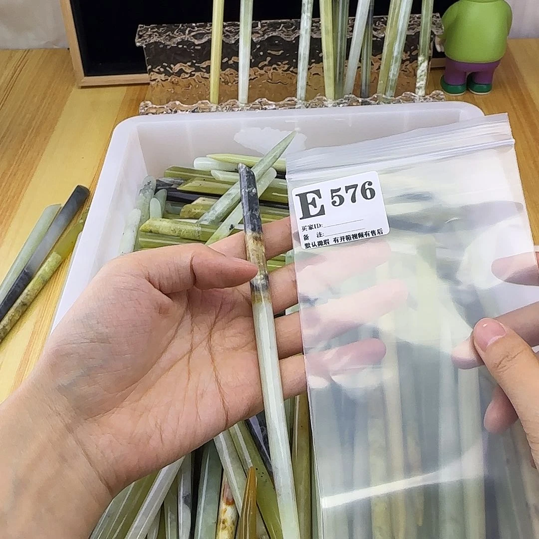 蛇纹石玉发饰合金四**日