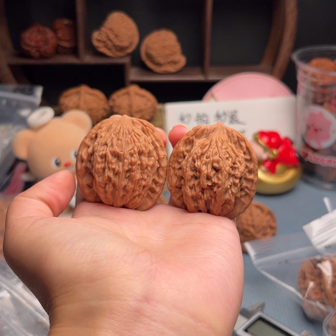 文玩核桃吊坠麦虎 41-37-43。编号404