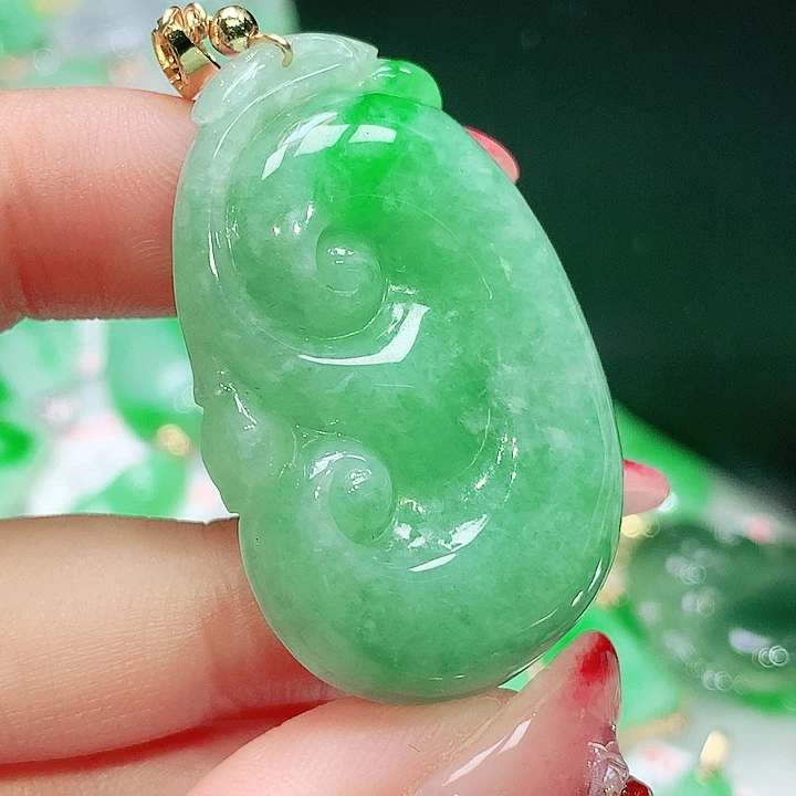 翡翠未镶嵌颈饰翡翠多样性发其一