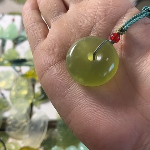 未镶嵌蛇纹石玉颈饰