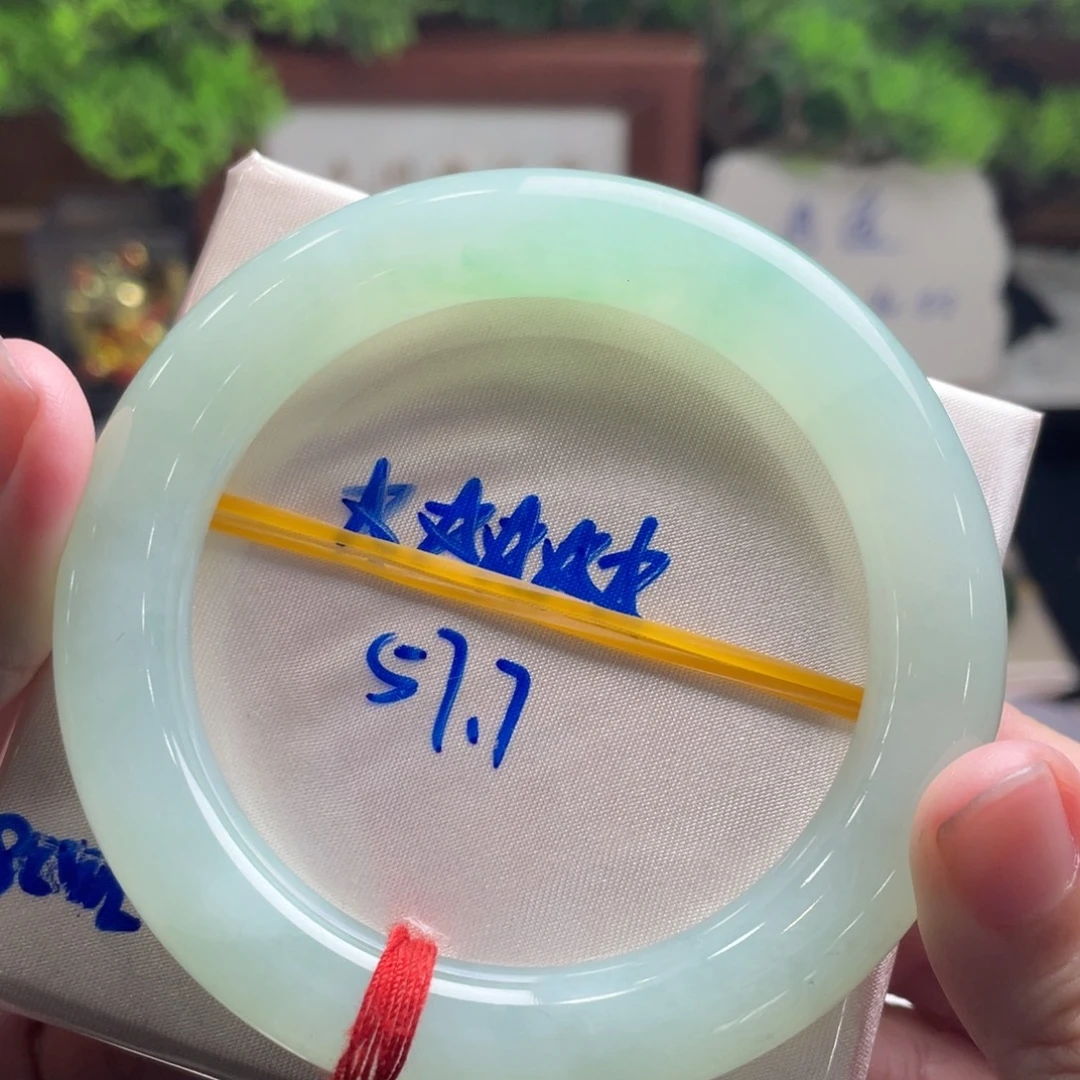 翡翠未镶嵌手镯57.7绿胶底