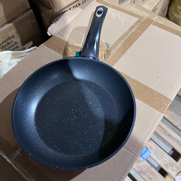 R家黑柄小红锅28cm不粘煎锅（红色锅身）高度4.5厘米
