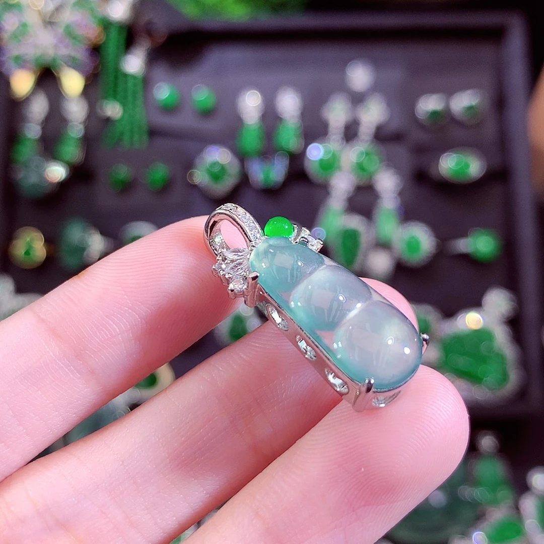 颈饰未镶嵌翡翠天然