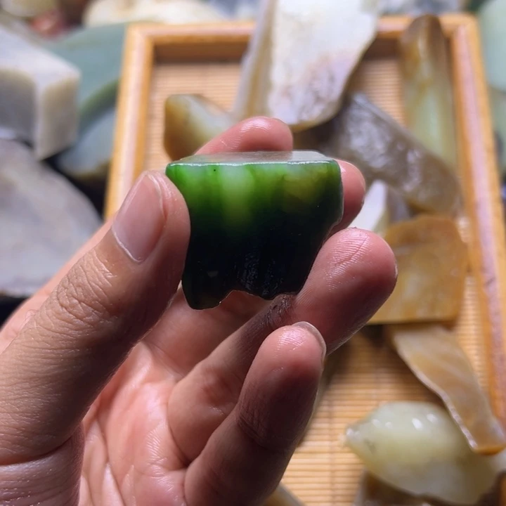 和田玉未镶嵌珠宝半成品