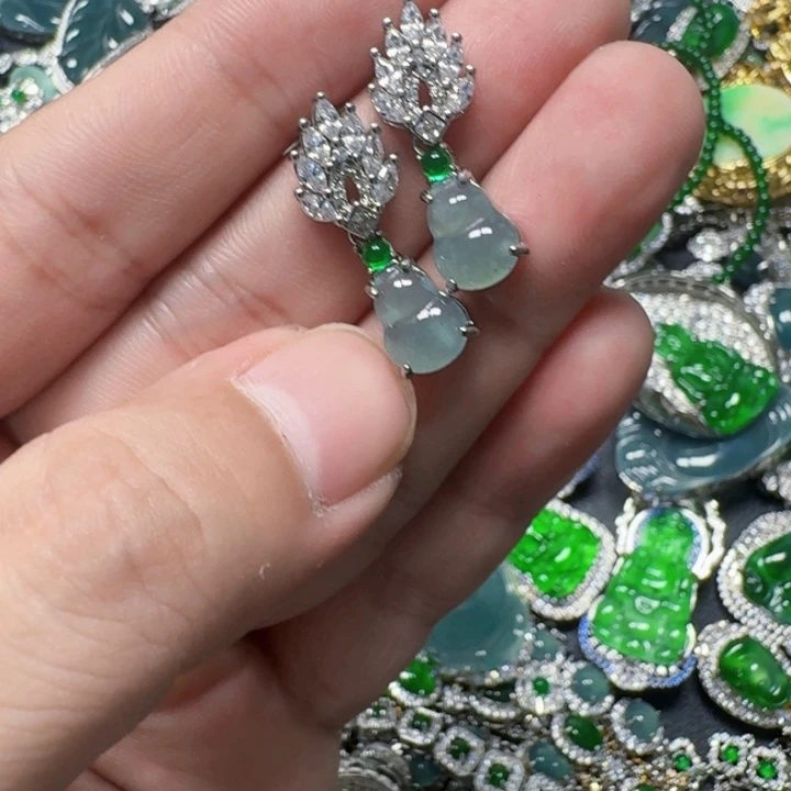 翡翠未镶嵌颈饰天然A货翡翠放漏