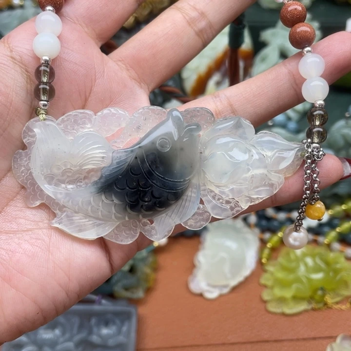 蛇纹石玉吊坠合金