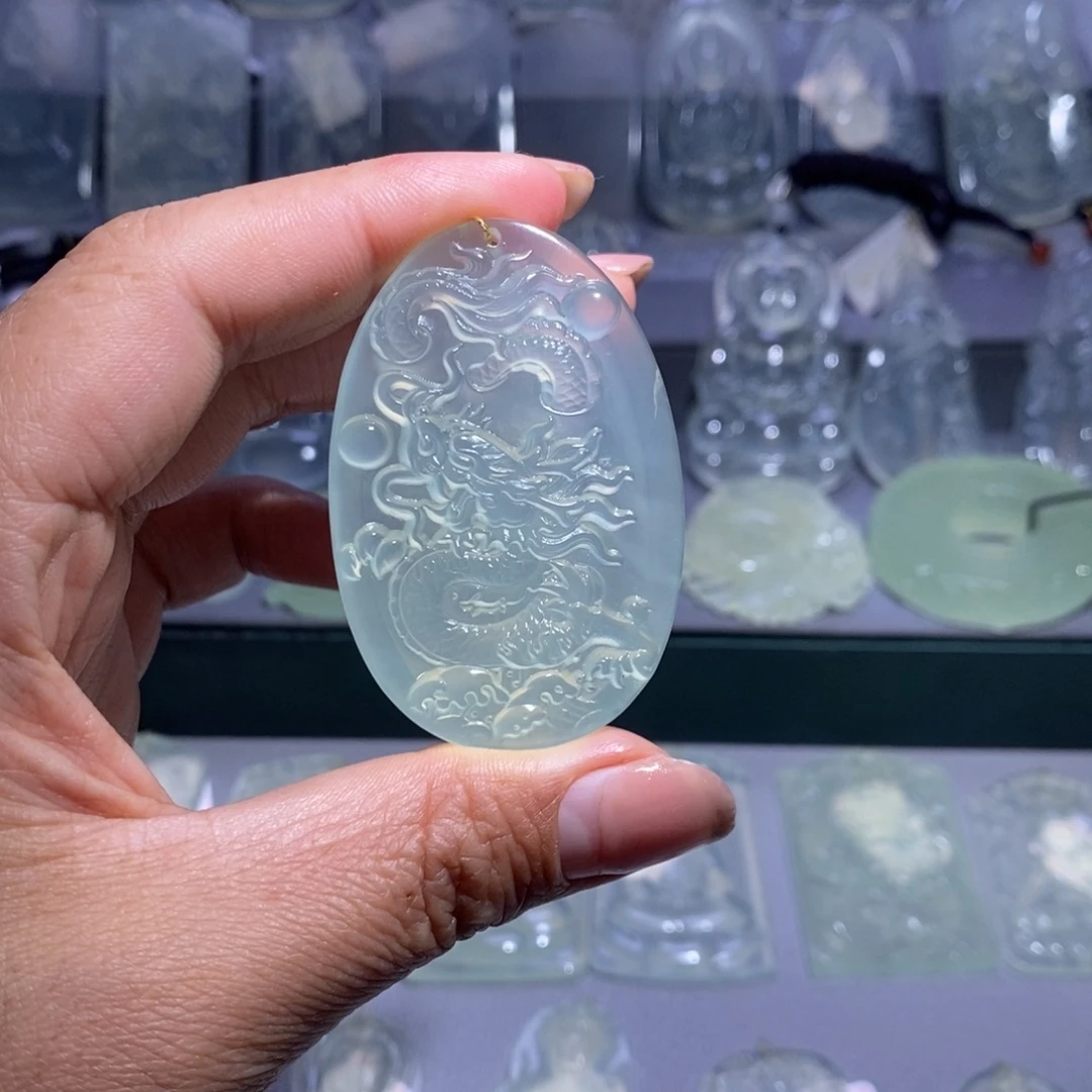 岫玉未镶嵌颈饰龙牌