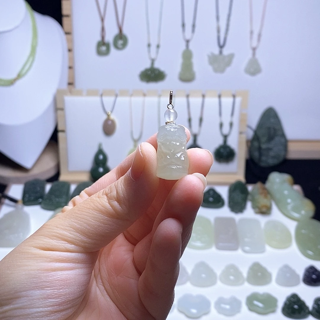 和田玉未镶嵌颈饰