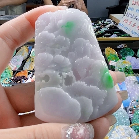 翡翠未镶嵌颈饰一个