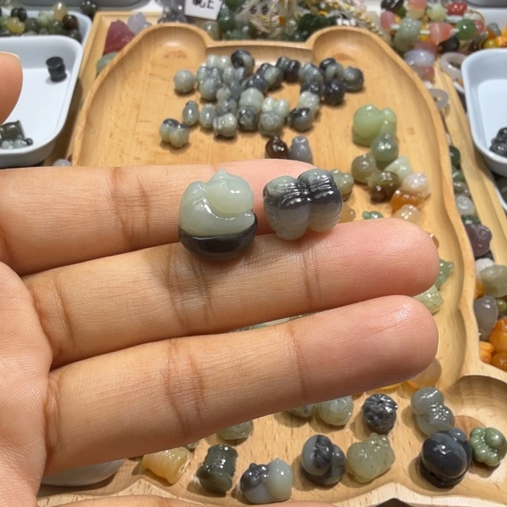 和田玉未镶嵌珠宝半成品有****翻