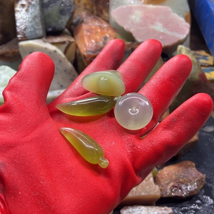 透闪石-蛇纹石玉珠宝奇石未镶嵌