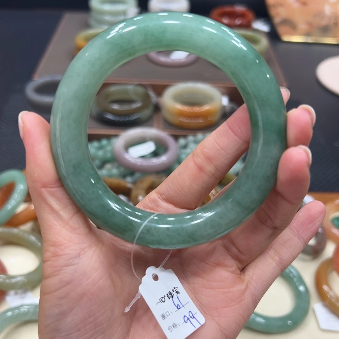 石英质玉未镶嵌手镯