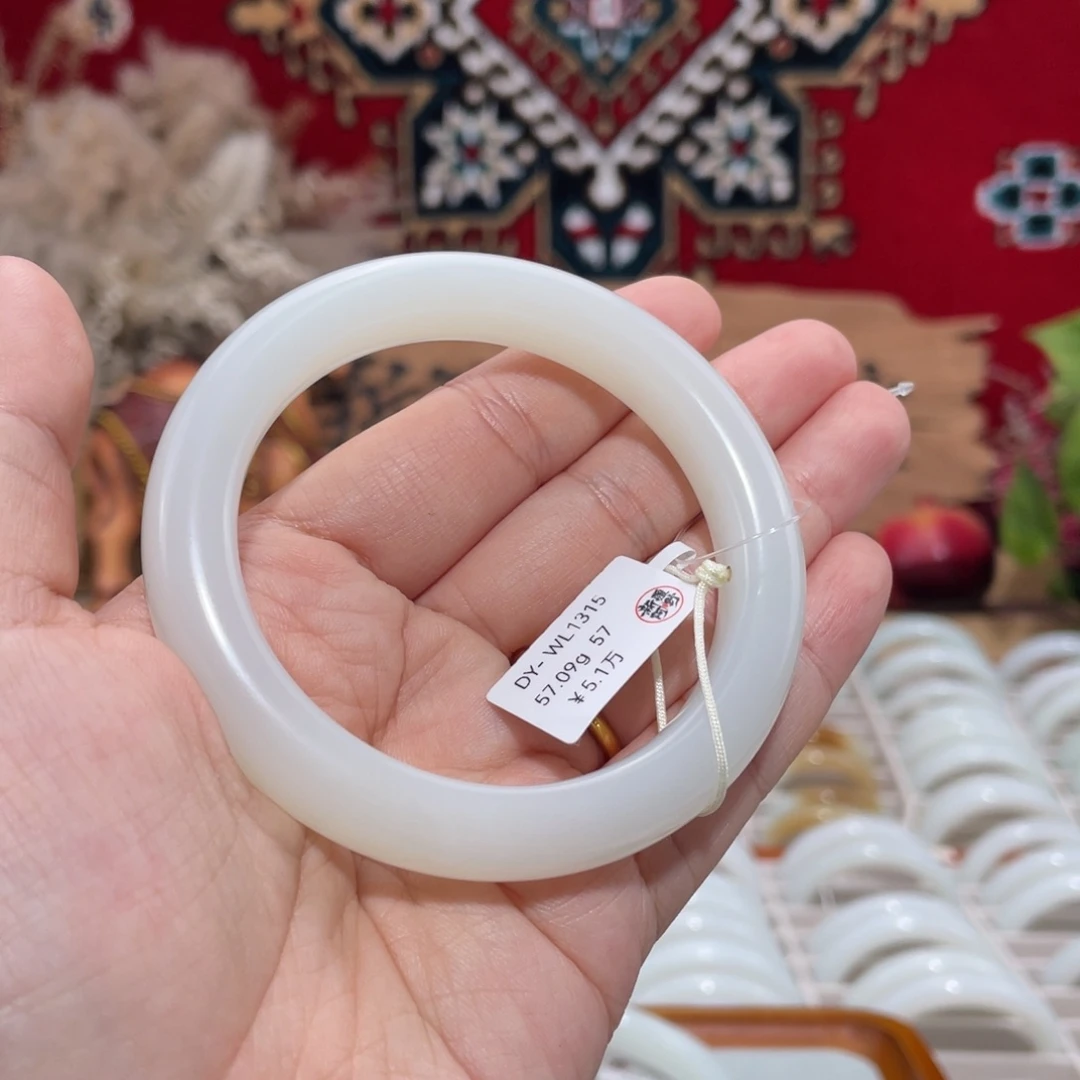 未镶嵌手镯和田玉羊脂白玉暖调窄条泥鳅背57#天然和田玉手镯