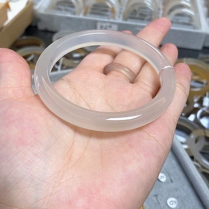 玛瑙/玉髓珠宝半成品未镶嵌熊**痣