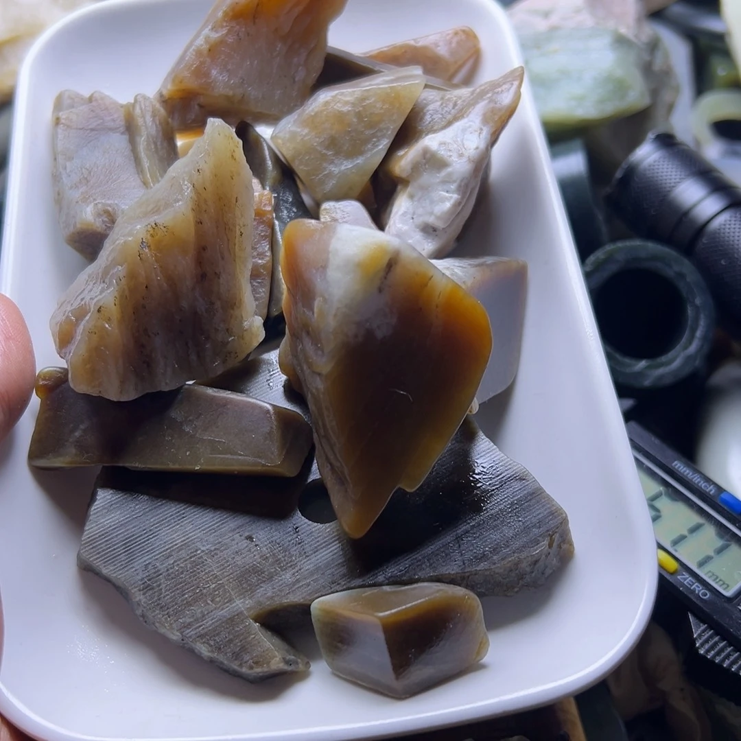 @***9和田玉（糖玉）未镶嵌挂件